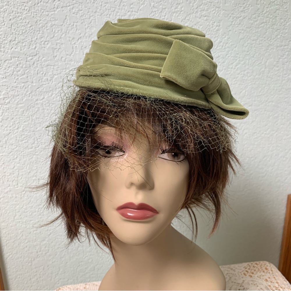 Vintage Miss Sally Victor Moss Green Velvet “Honey Hive” Hat with Bow and Net